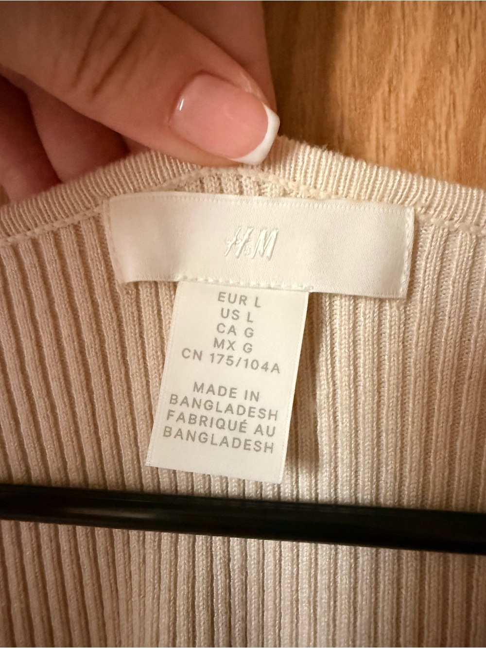 H&M Cream Ribbed Button-Front V-Neck Cardigan - Picture 2 of 3